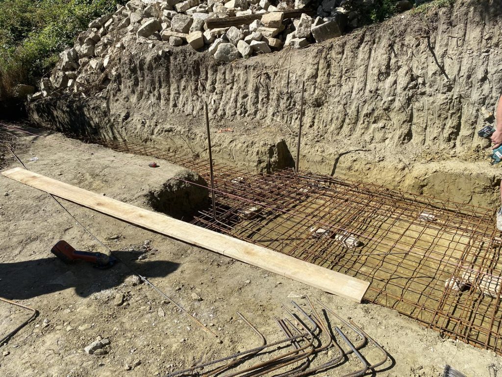 Fondations Murs, murets et plage de piscine avec local technique et escalier d'accès - CRT Construction à Forcalquier