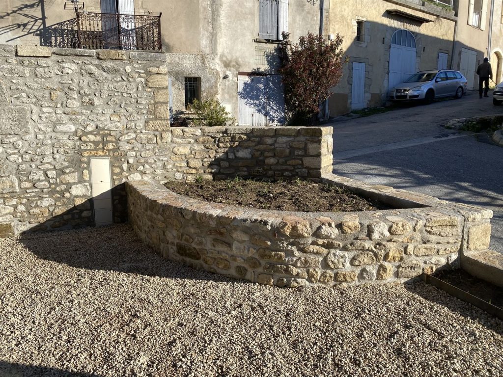 Renovation de facade en pierre - maison a Mane par CRT