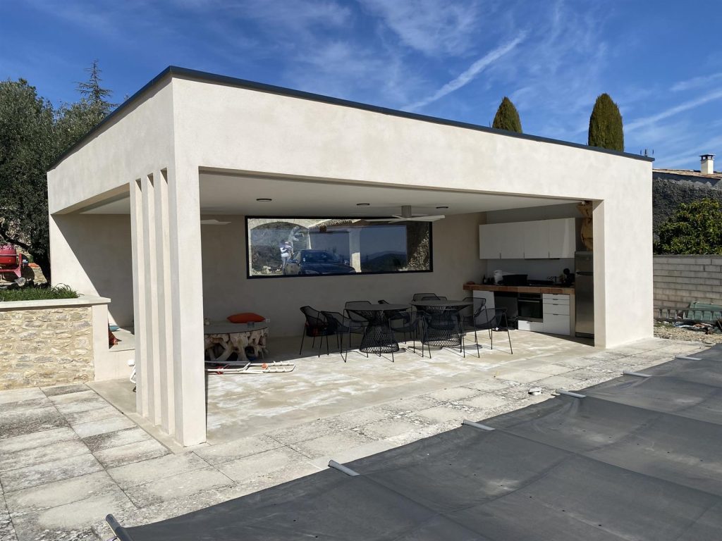 Poolhouse moderne termine avec cuisine exterieure - CRT Mane